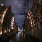 男生与女生一起打扑克,友谊与竞争的完美结合 98u1e